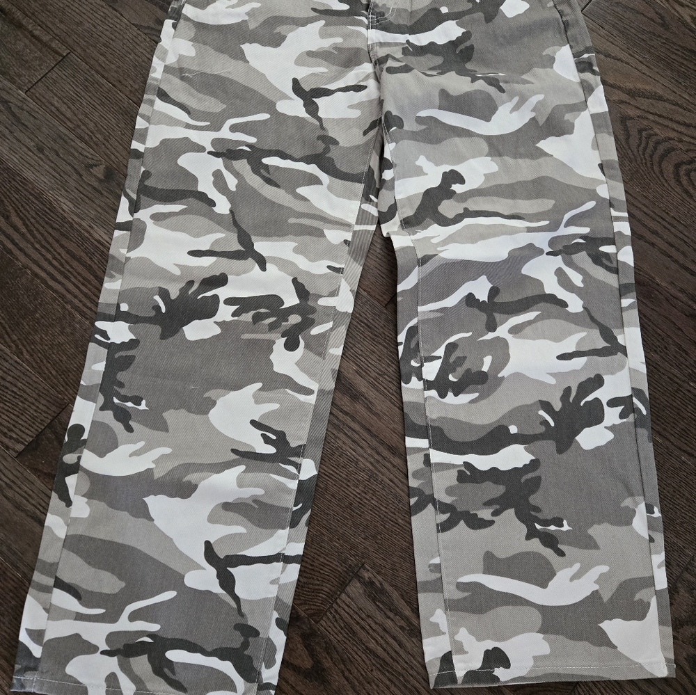 Womans pants - Picture 2 of 3